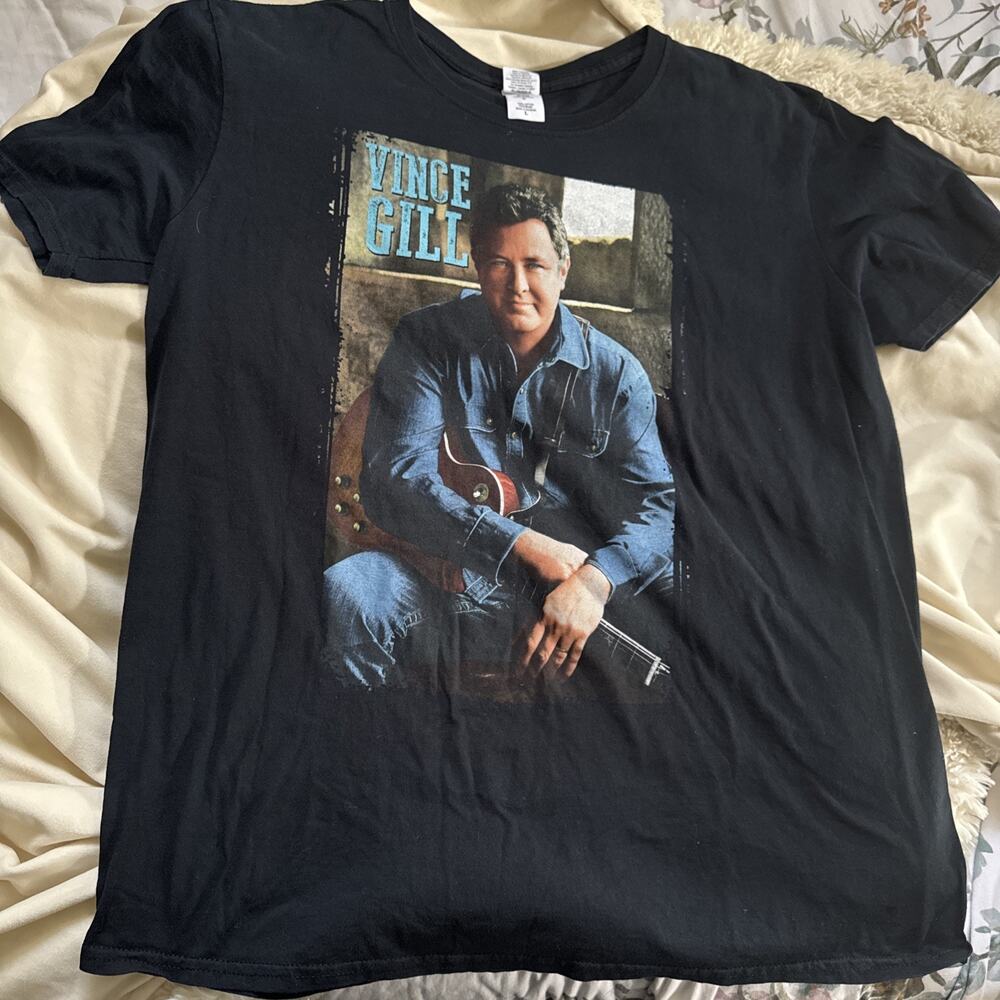 Vince Gill Large Shirt- Portrait With Guitar For Fans- Gildan Tag 100% Cotton